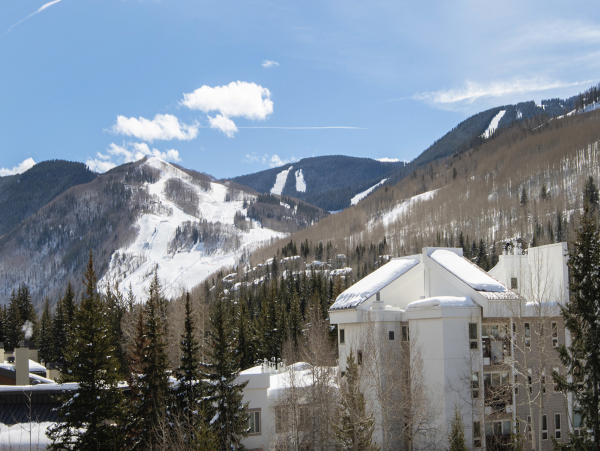 Luxury 2 Bedroom Sleeps 8 - 75 Yards to Gondola- Hot tub